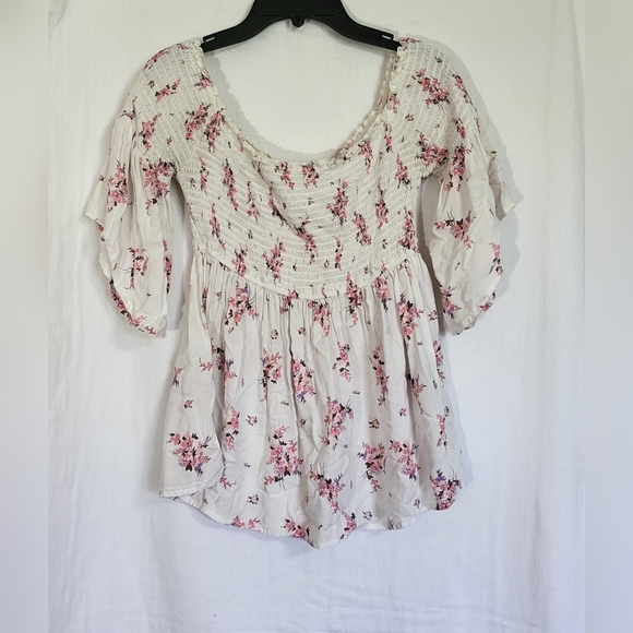Hollister Women White Off Shoulder Pink Floral 3/4 Flutter Sleeve Smocked Medium - Picture 1 of 5